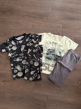🤩 Boys Bundle Pajamas short sleeve w/ shorts x 2 caters sz 8